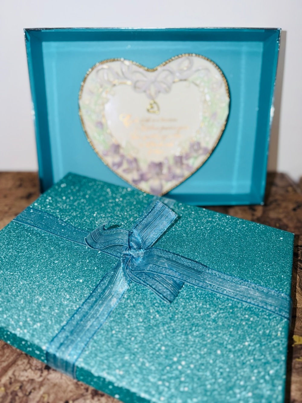 Mother’s Treasure Heart-Shaped Floral Wall Plate or Trinket with Gift Box 🎁 - Picture 5 of 5